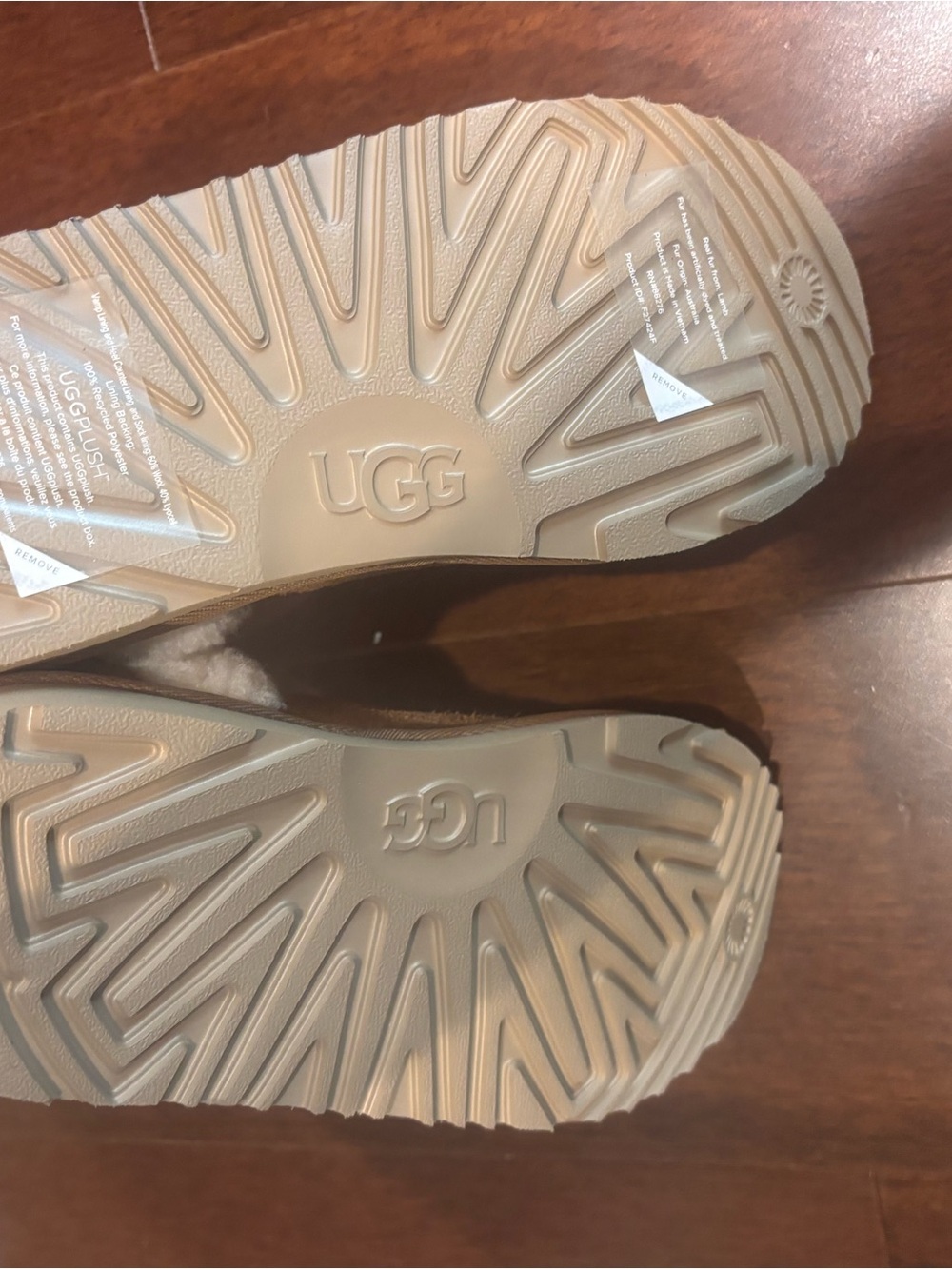 Girls UGGS - NWT - Picture 5 of 6